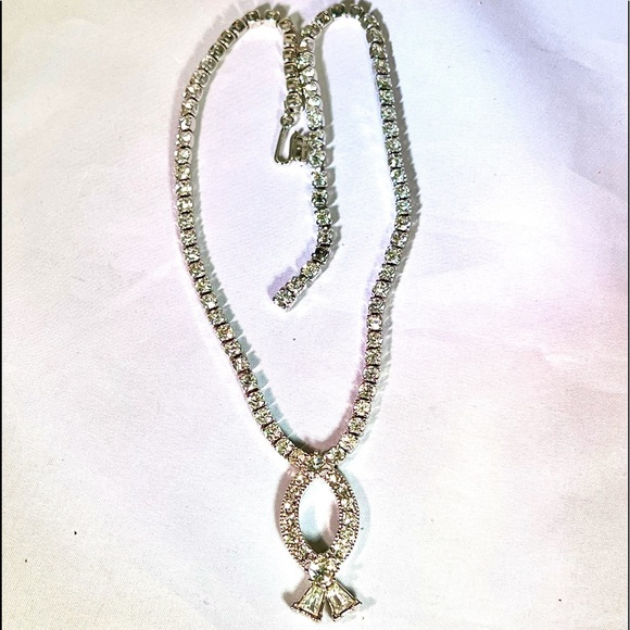 Swarovski S.A.L. Vintage Austrian Crystal Bow Shape Necklace Silver Tone EUC - Picture 2 of 8